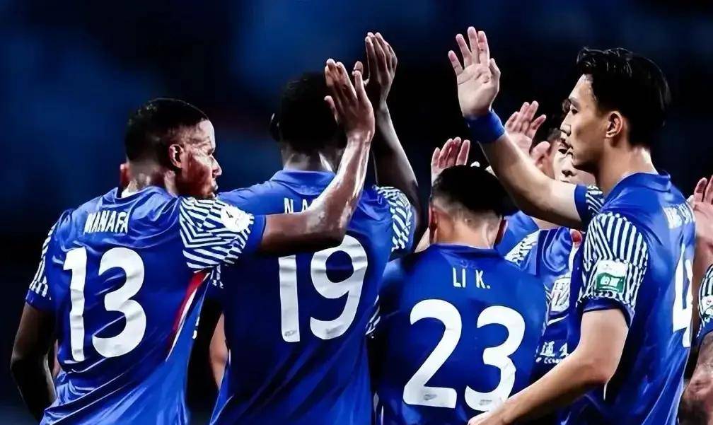 包含上海申花训练开放日，关键时刻内部沟通引欢呼，德甲在即，心理建设被强调的词条