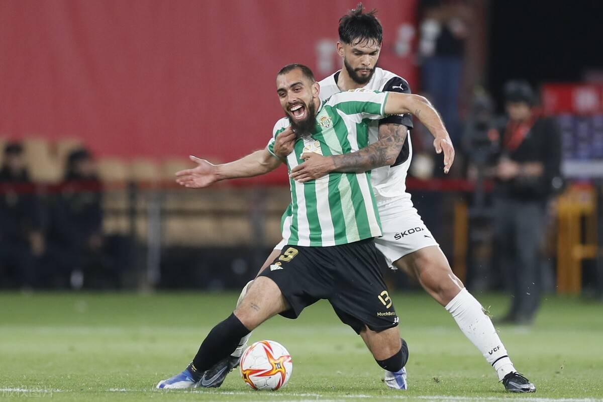 瓦伦西亚内部会议纪要流出:今晨复出首秀;欧冠使命明确;球探报告显示潜力 瓦伦西亚内部会议纪要流出:今晨复出首秀;欧冠使命明确;球探报告显示潜力